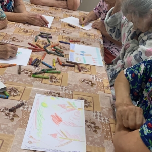 Коллективное  рисование в доме  престарелых  в Краснодаре 