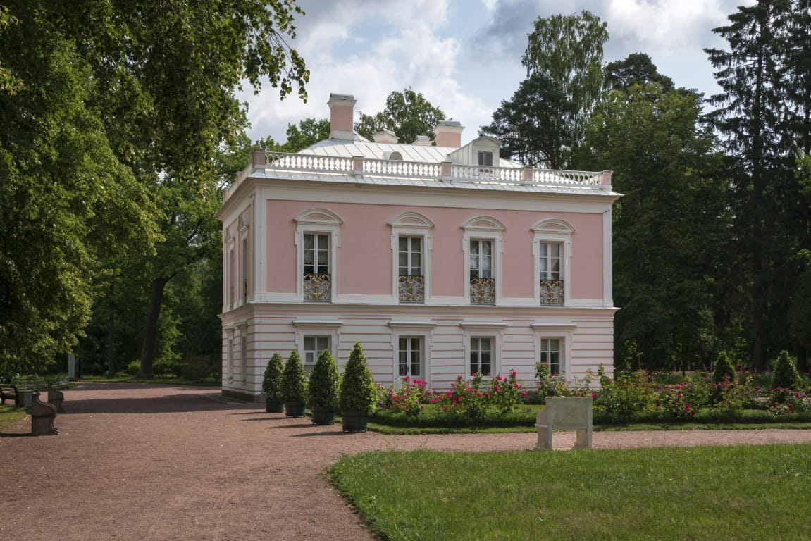Peter iii palace oranienbaum park sunny summer day lomonosov st petersburg russia (1)